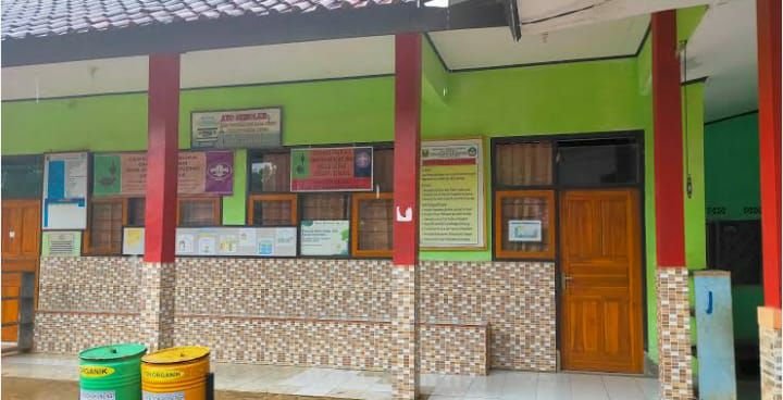Lucu !!!  KS SDN BOJONG KONENG mengintimidasi Wartawan dengan di beking Oleh salah Satu oknum Ormas !!!