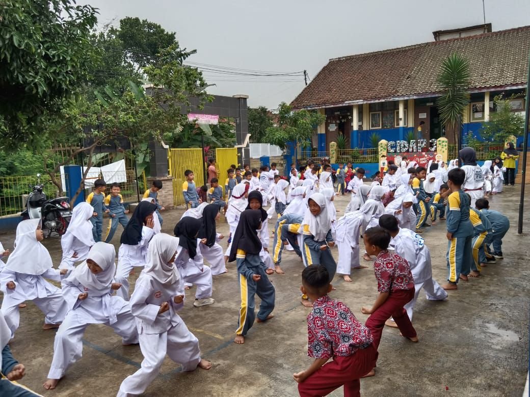 Pelatihan Pencak Silat di SDN 03 Cidadap : Upaya Edukasi dan Pelestarian Warisan Budaya Indonesia